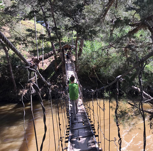 Menyeberangi Sungai